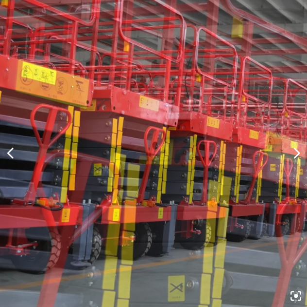 Linha de plataformas elevatórias em fábrica